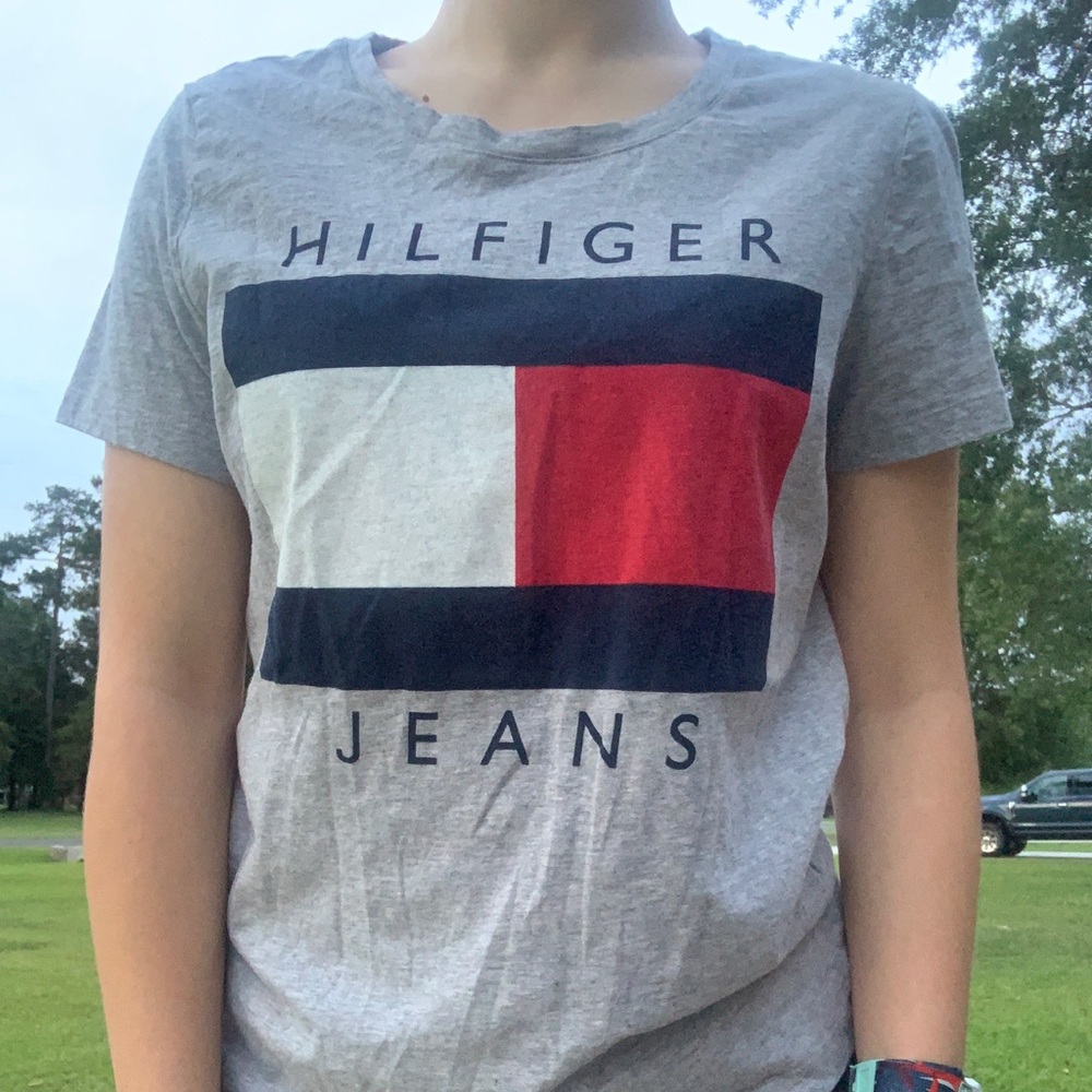 Tommy Hilfiger 100% cotton tshirt with stripe logo